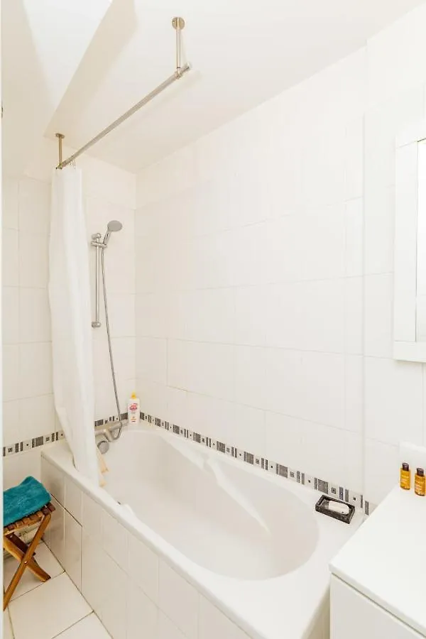 Bright 37M For 2 With Balcony In Paris! Apartment France
