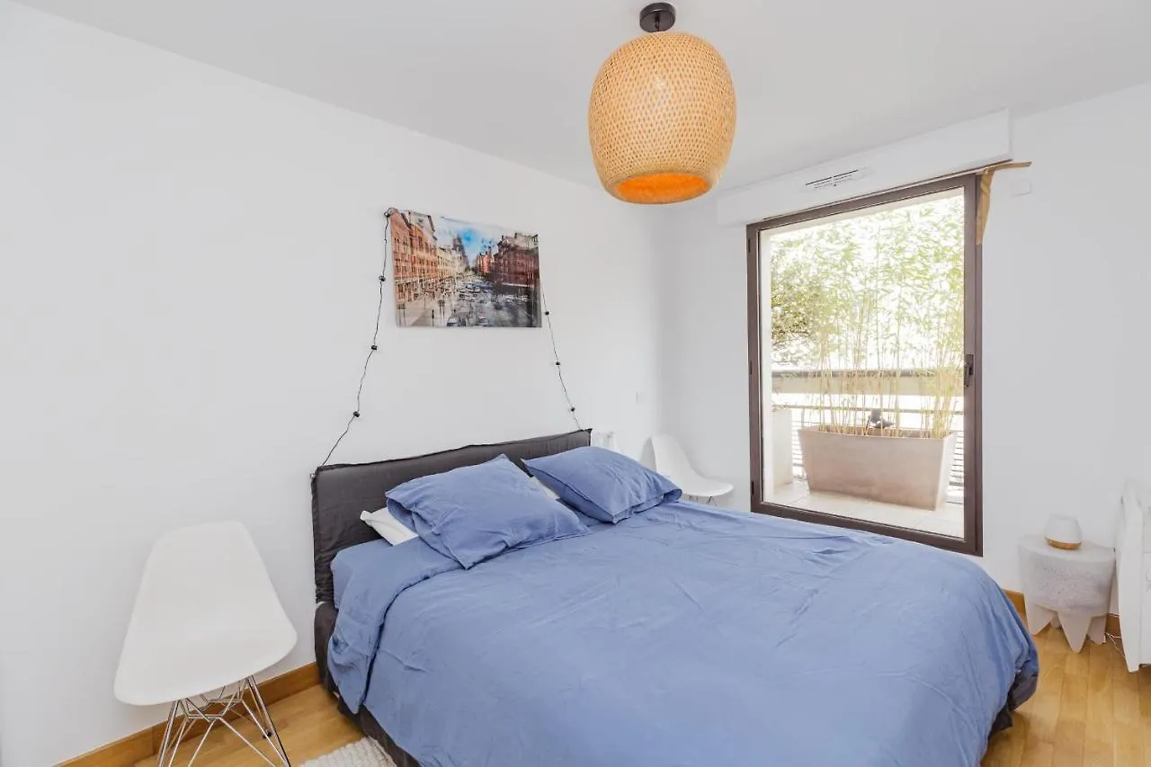 Bright 37M For 2 With Balcony In Paris! Apartment France