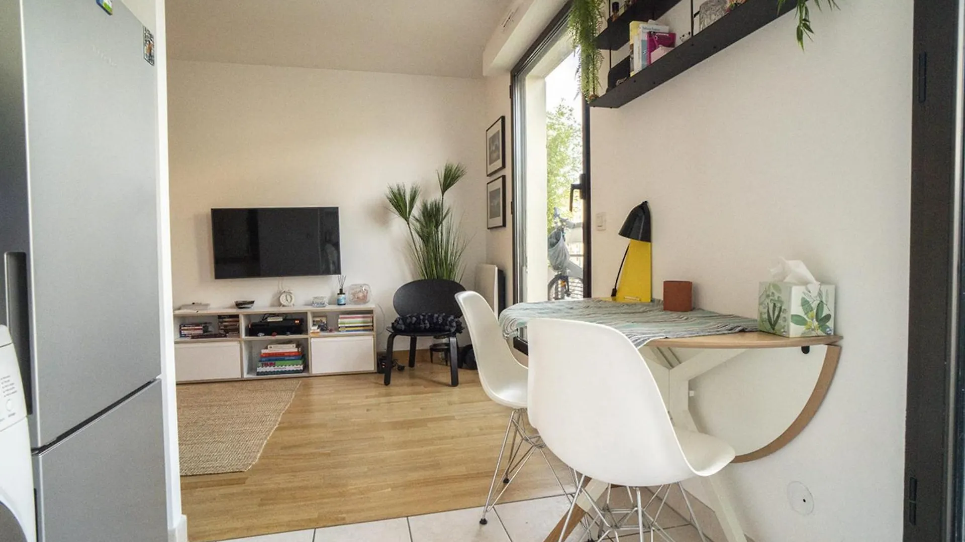 Bright 37M For 2 With Balcony In Paris! Apartment  Paris