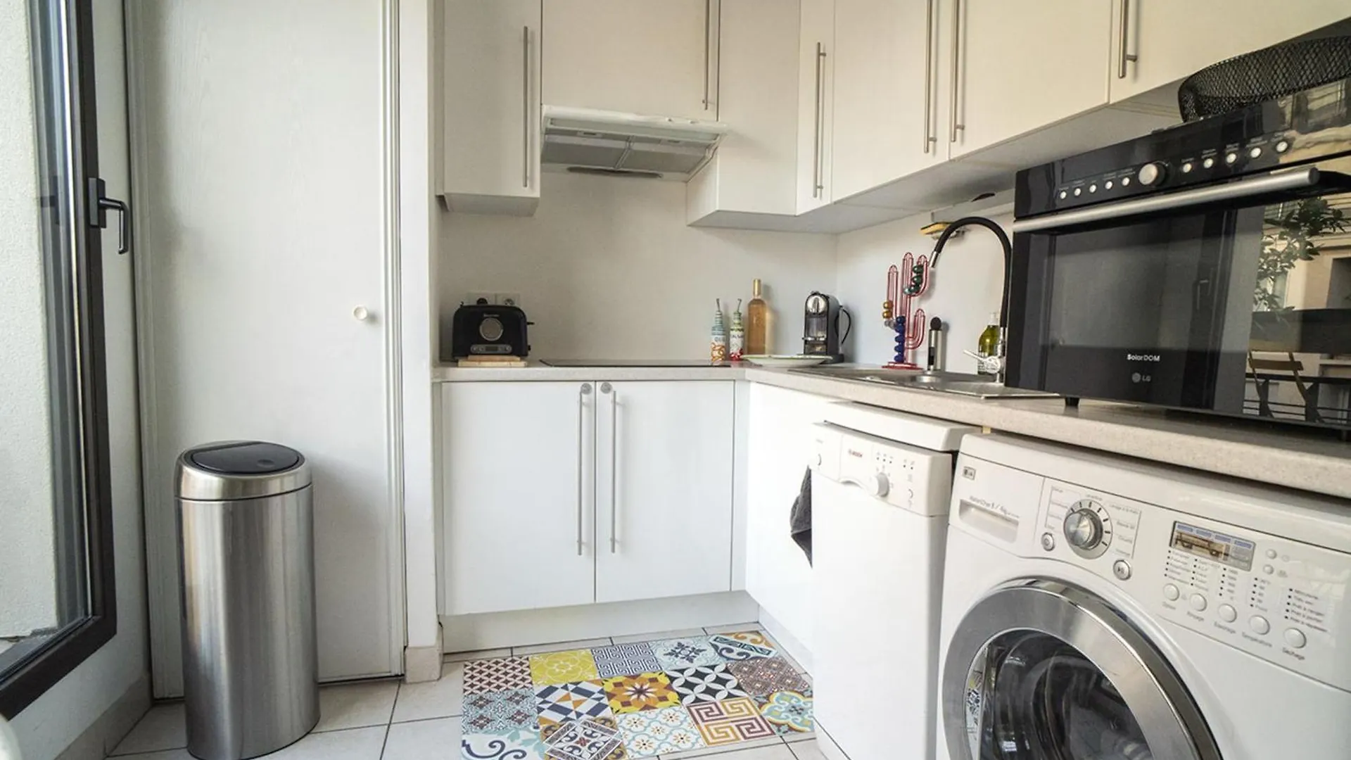 Bright 37M For 2 With Balcony In Paris! Apartment