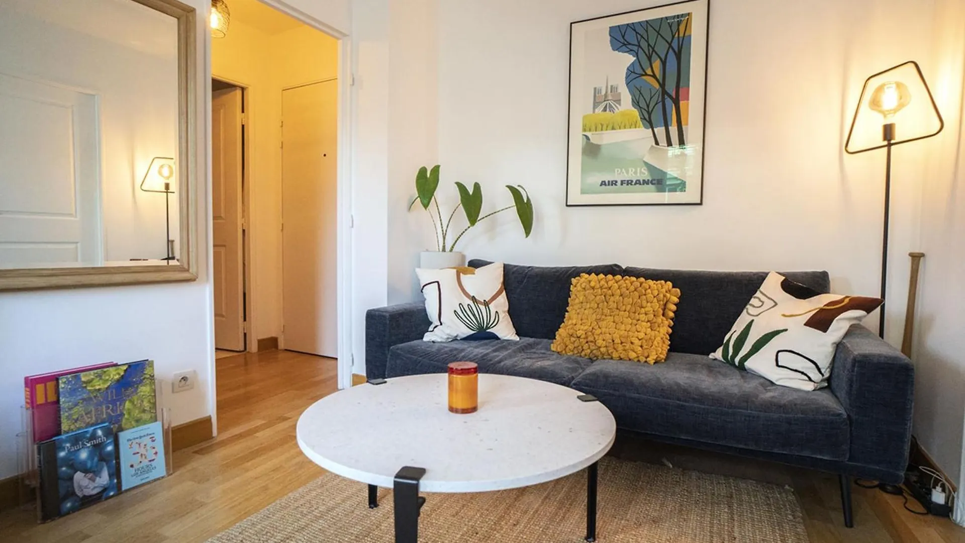 Bright 37M For 2 With Balcony In Paris! Apartment
