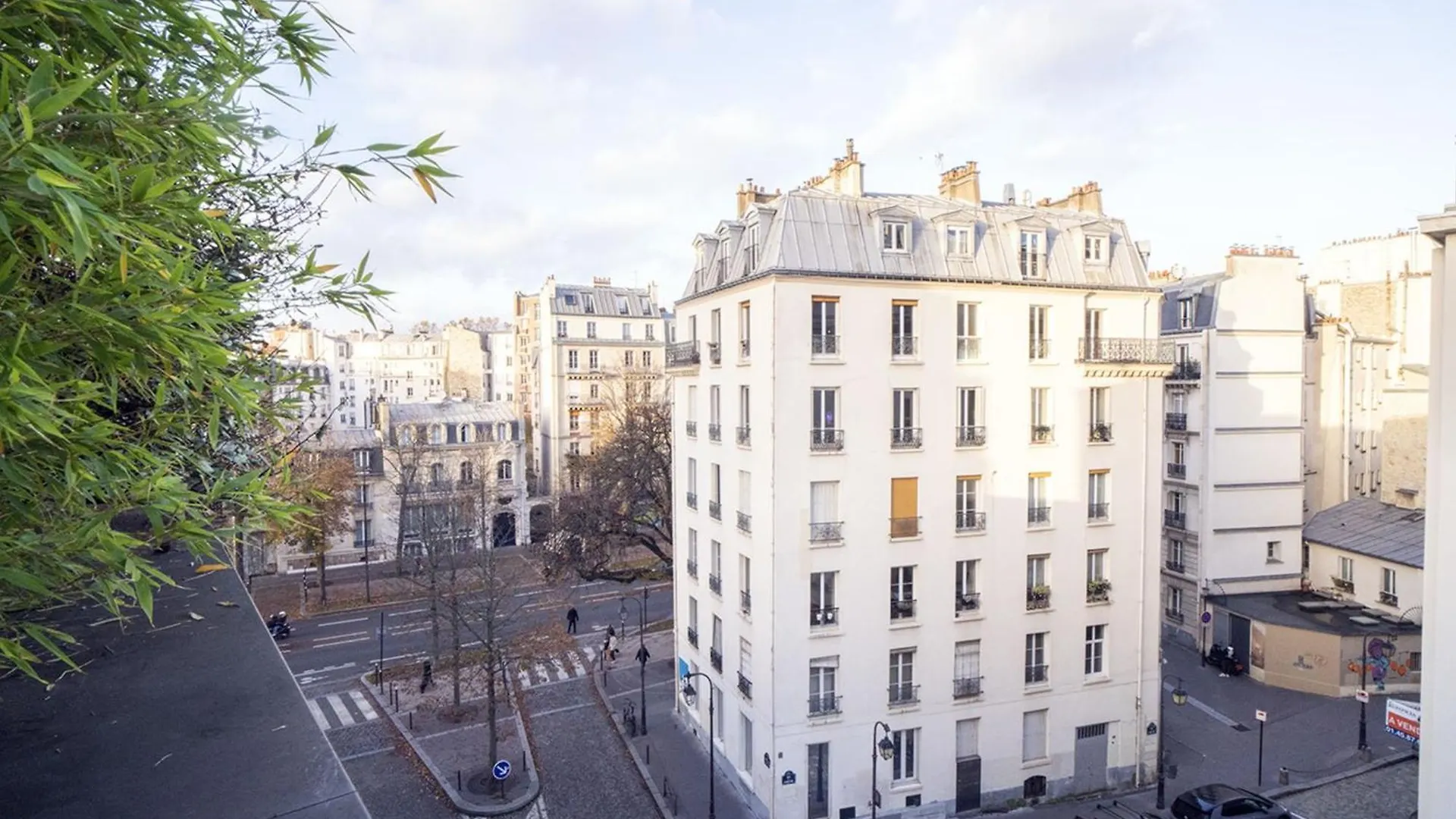 Bright 37M For 2 With Balcony In Paris! Apartment
