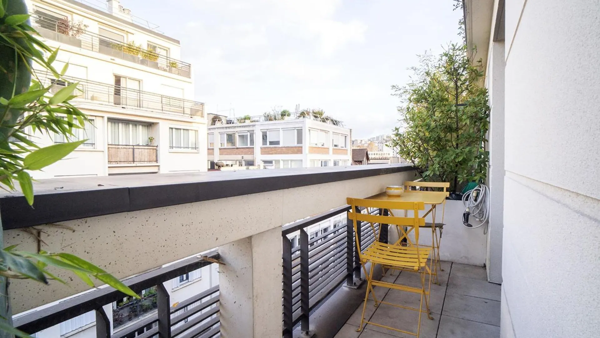 Bright 37M For 2 With Balcony In Paris! Apartment 0*, Paris